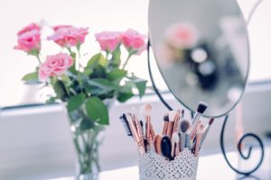 makeup-2589040_1280