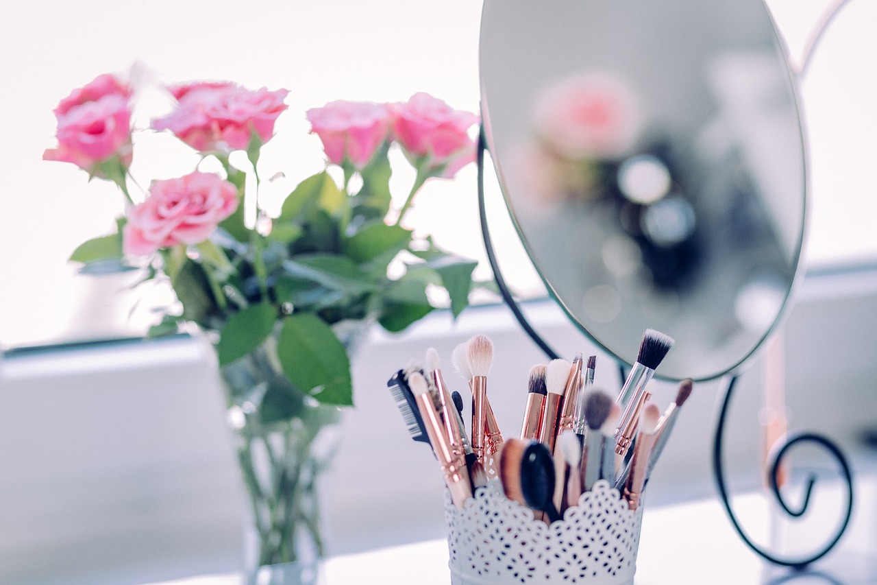 makeup-2589040_1280